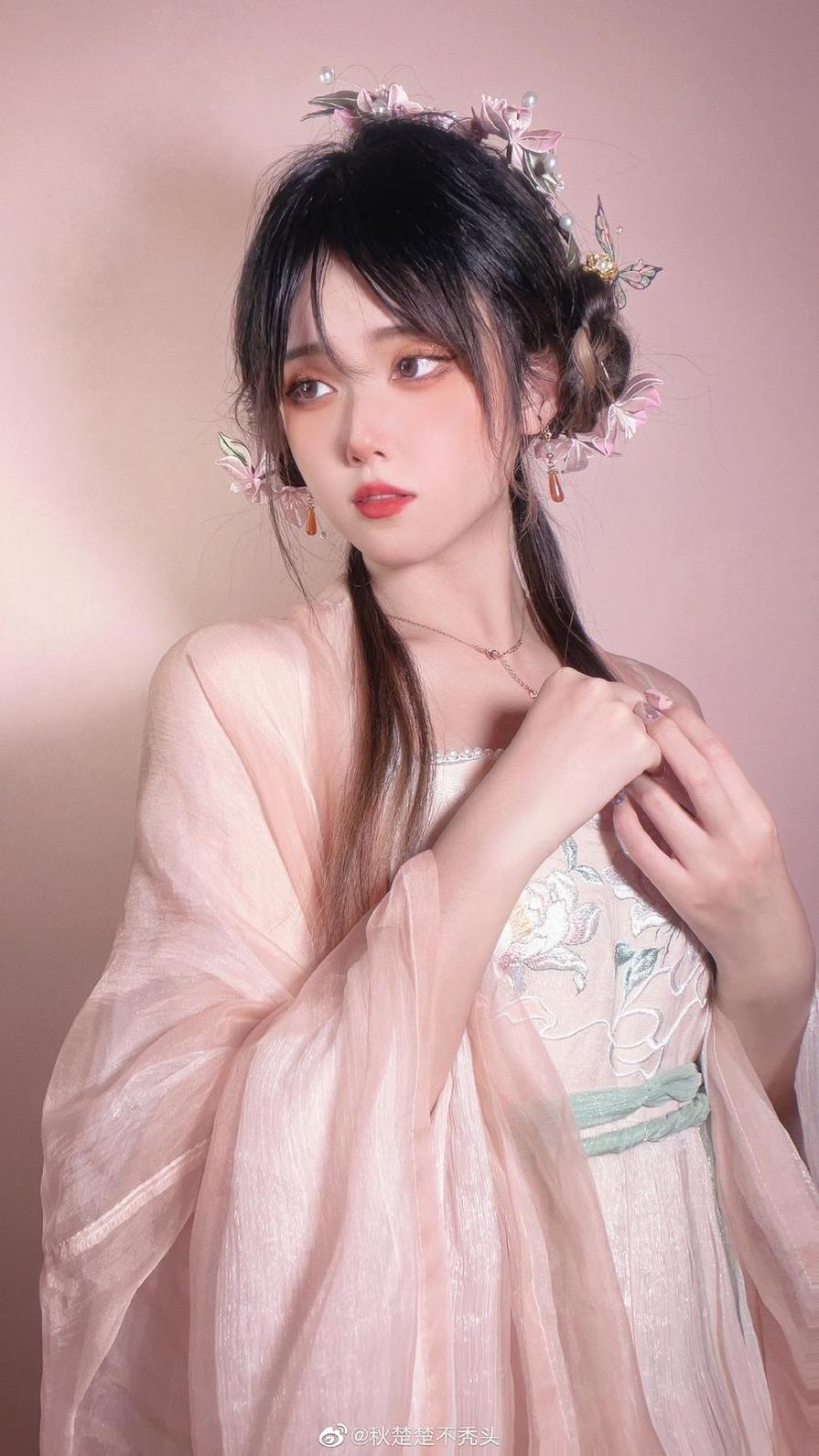 秋楚楚嫦娥的cos作品,展现仙女之美 秋楚楚嫦娥的cos作品,展现仙女之美