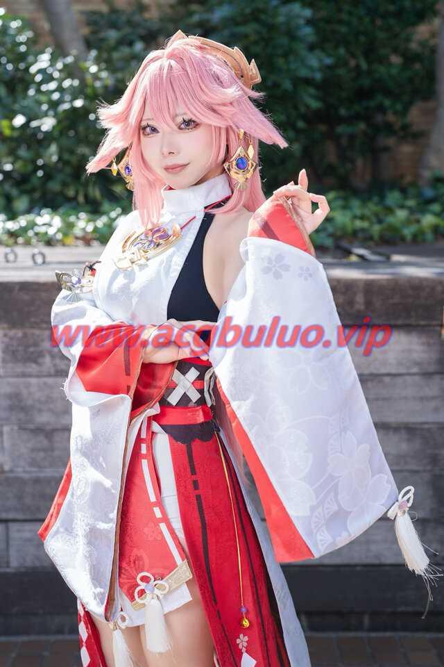 Mitamaru八重神子COS:再现鸣神大社宫司粉色狐狸的优雅魅力(miyoki八重神子) Mitamaru八重神子COS:再现鸣神大社宫司粉色狐狸的优雅魅力(miyoki八重神子)