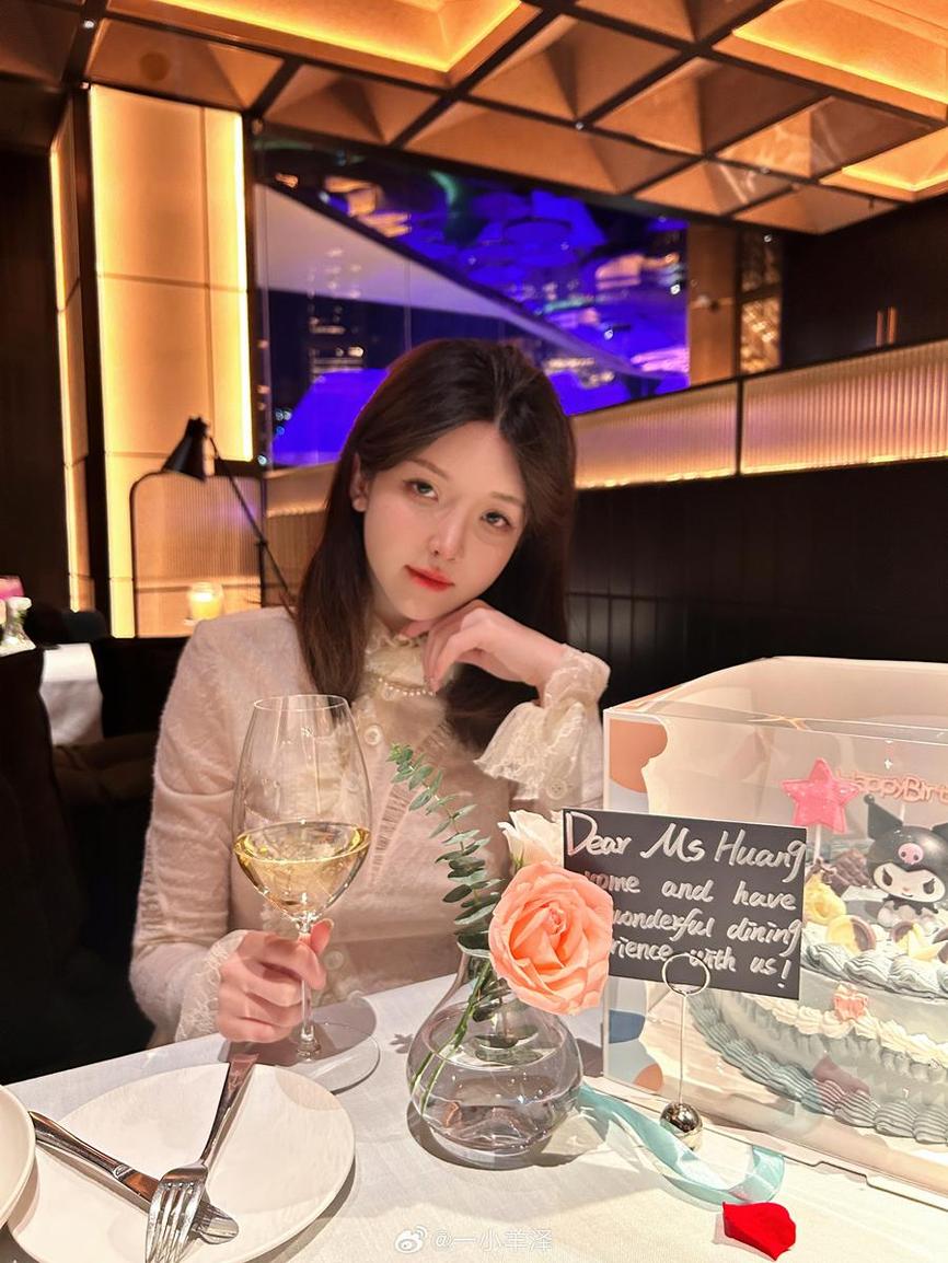 推荐一小央泽糯米元宵的cos作品合集(封面小一央泽的糯米元宵)