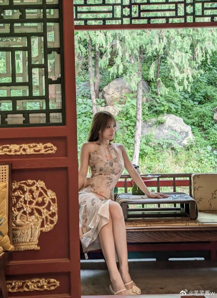 照片中美到窒息！芊芊酱w的高清原图发布(照片美中不足,可能是里面少了我)