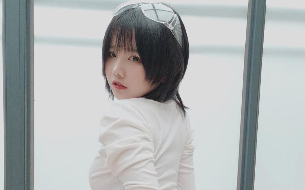 阿半今天很开心是男的吗，发布了一套震撼作品(阿半今天很开心cos图)