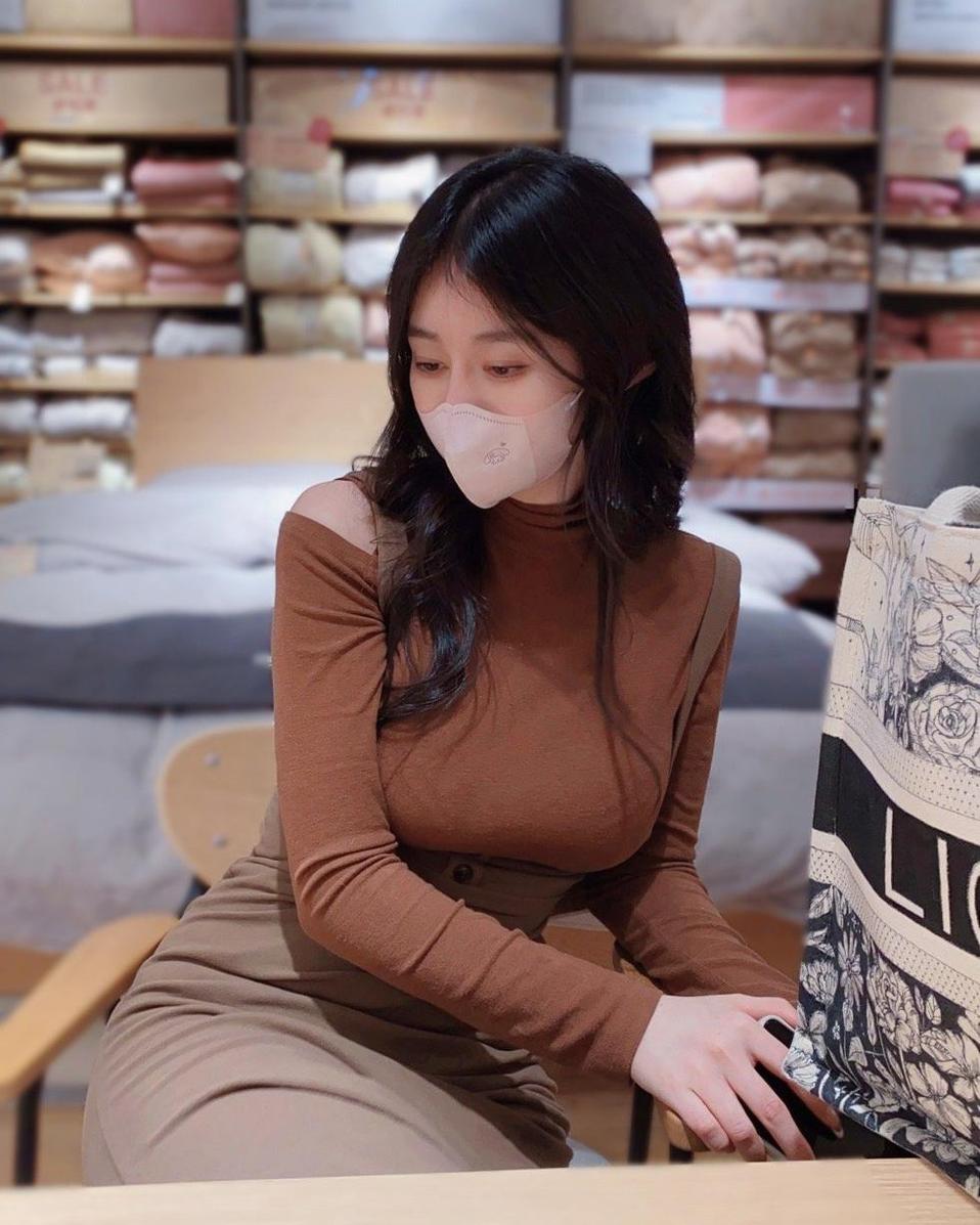 白银81纯白の圣女：绝美素颜图片曝光(白银81 ins)