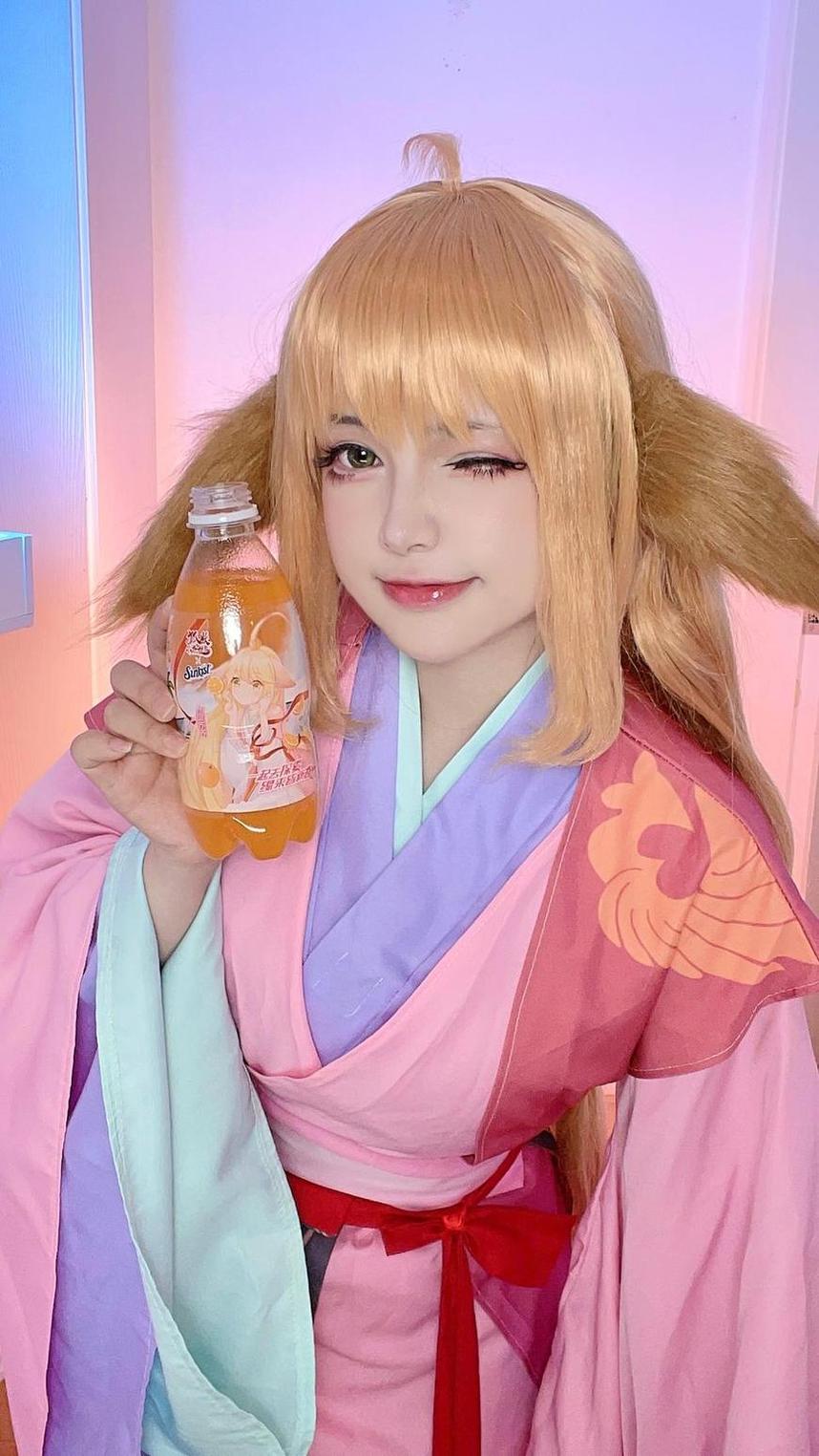 专属特辑！感受六二二同学图片趴着的照片cos作品魅力。(专属的特别)