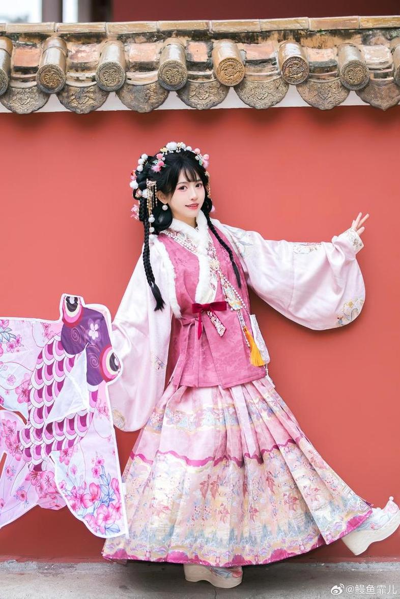 鳗鱼霏儿个人简历：美图集锦(鳗鱼霏儿多少岁生日)