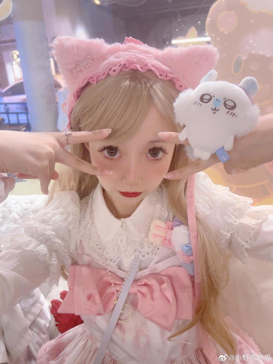 小野寺地瓜艾雅法拉最新照片，充满神秘感与活力(小野寺地瓜微博)