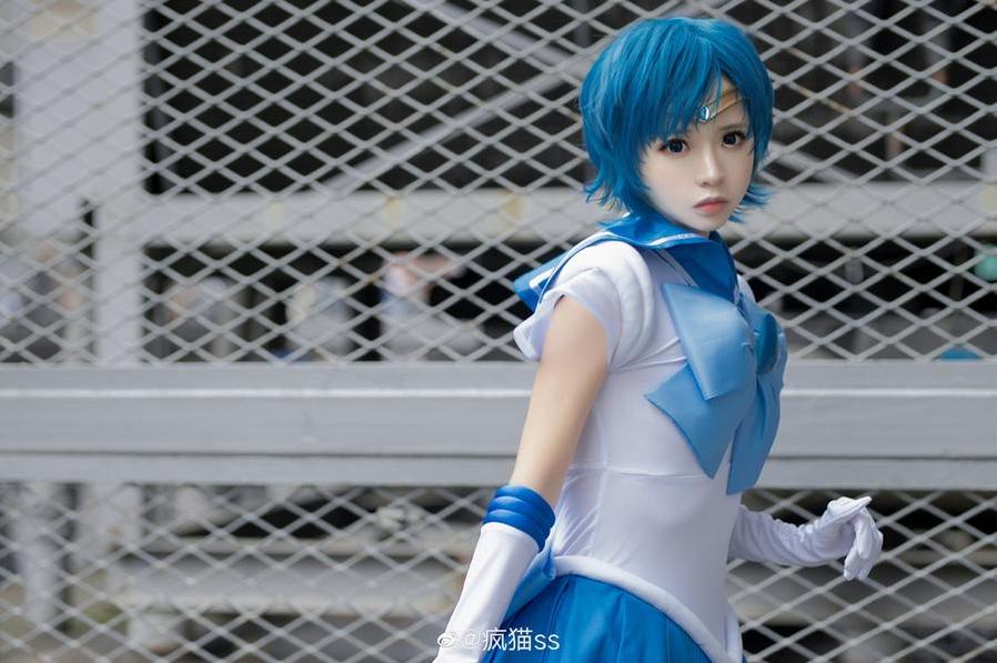 疯了个猫恶毒美图图包，尽展杰出魅力。(疯猫儿的小说)