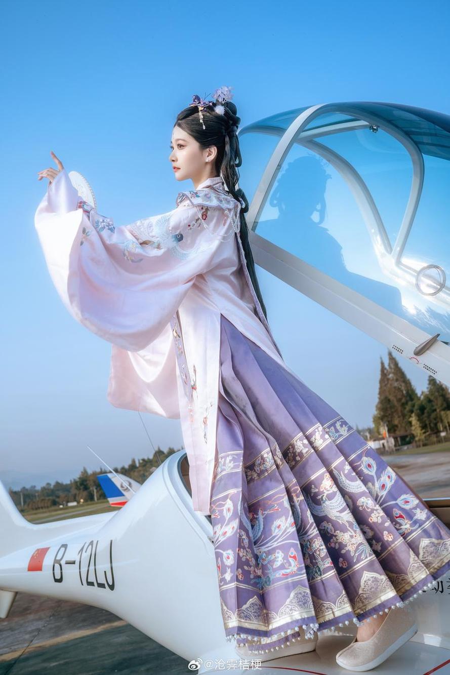 沧霁桔梗cos麻衣学姐兔女郎：绝美的兔女郎cosplay，不容错过(沧霁桔梗cos图集谷)