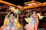 沉浸于梦幻氛围的鳗鱼霏儿蒂法紫衣版：一套精美图片(沉浸于虚幻的梦想)