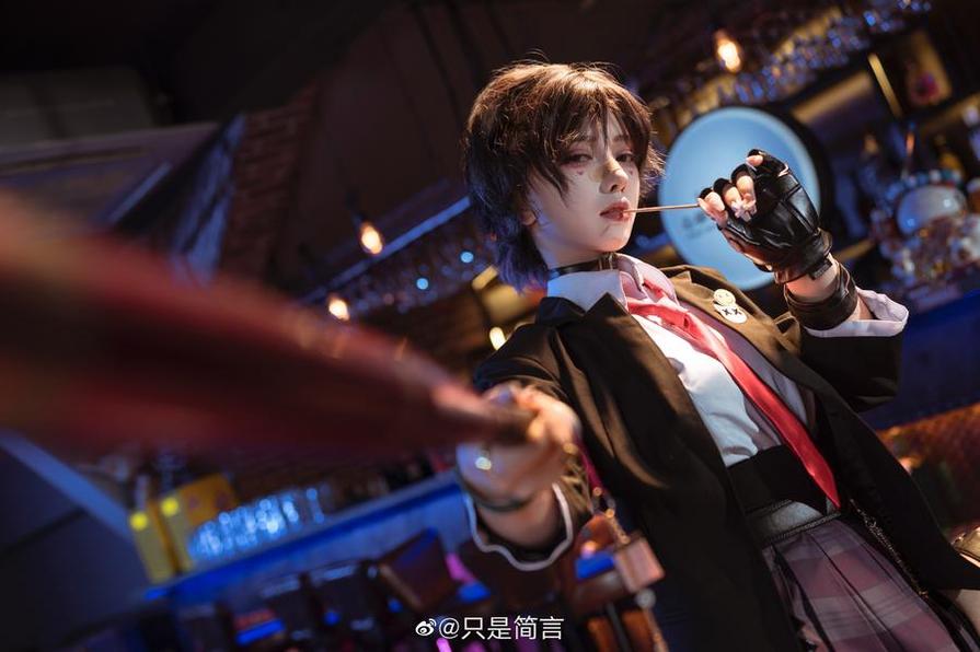 闪耀光芒的只是简言cosplay超美照片(闪耀光芒歌词)