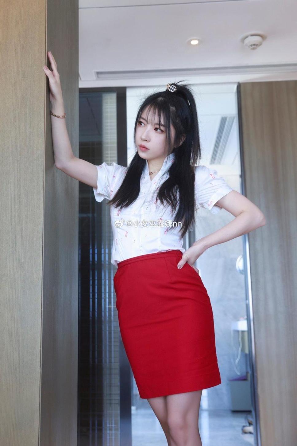 震撼登场！小女巫露娜脚踩史莱姆代表作品(小女ラムネ)