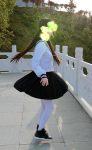 首次亮相的西尔酱春季校服图片，画风清新可爱。(西尔扎提百科)