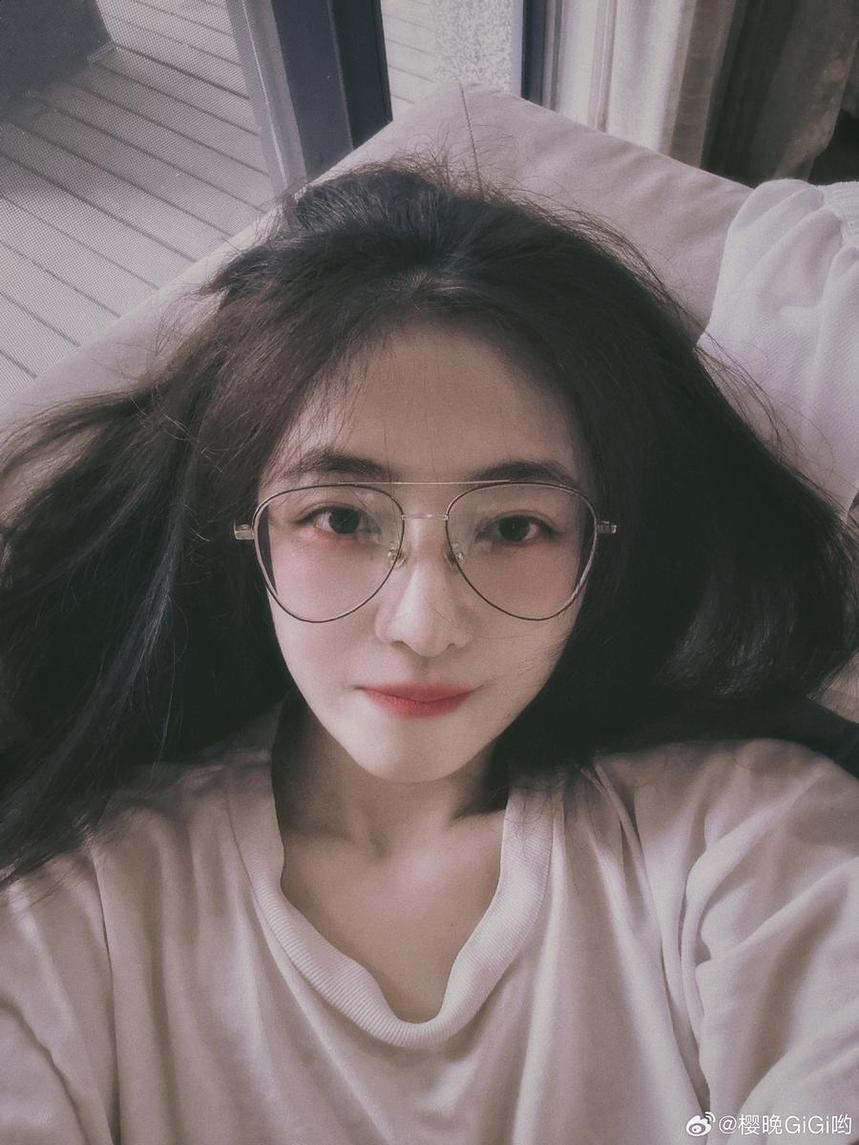 樱晚gigi钢琴教学的原图更新，让你畅游音乐殿堂(樱晚gigi的最后一天直播录像)