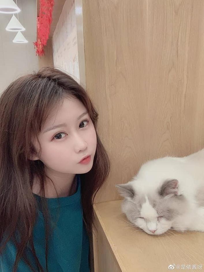 是依酱吖免费作品：绝美cos作品图包分享(是依酱呀最新图集)