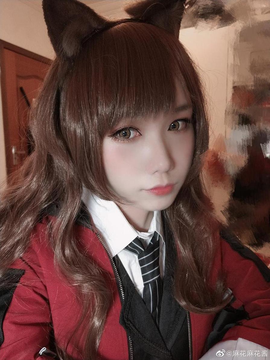 鲜活的生活场景，展现出麻花酱的美丽风采，惊艳的照片之旅。(一些生活中鲜活的句子)