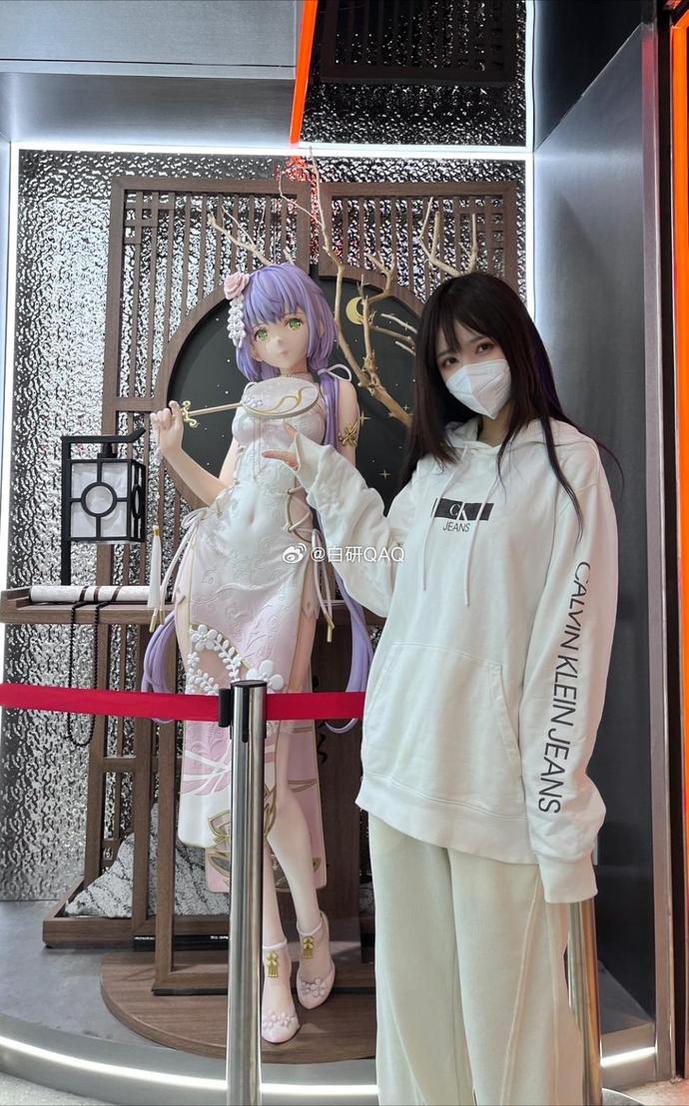 妖君白研姓名的原图分享，全方位展现无瑕肌肤(妖君白研 半次元)