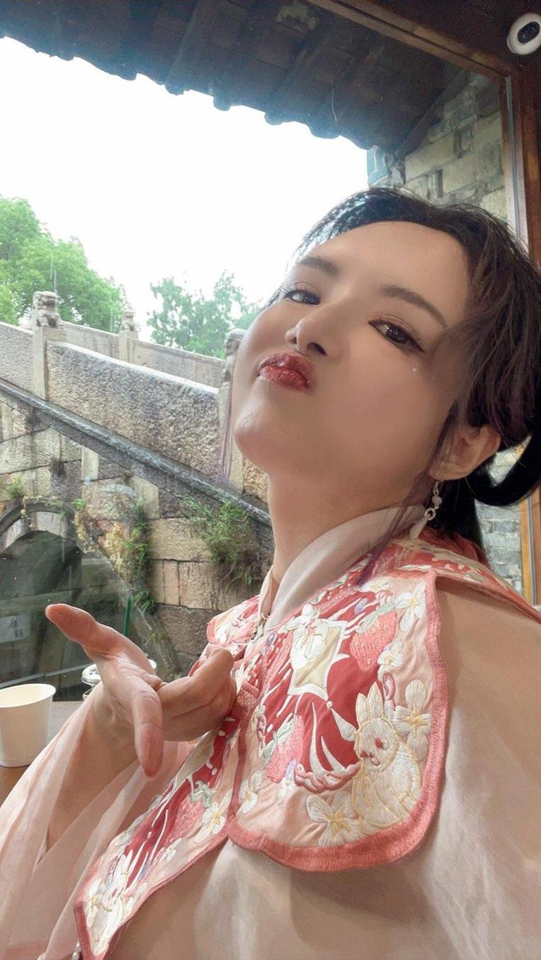 摄影师的力作，秋和柯基电车原图赏心悦目(摄影师的功劳功不可没)