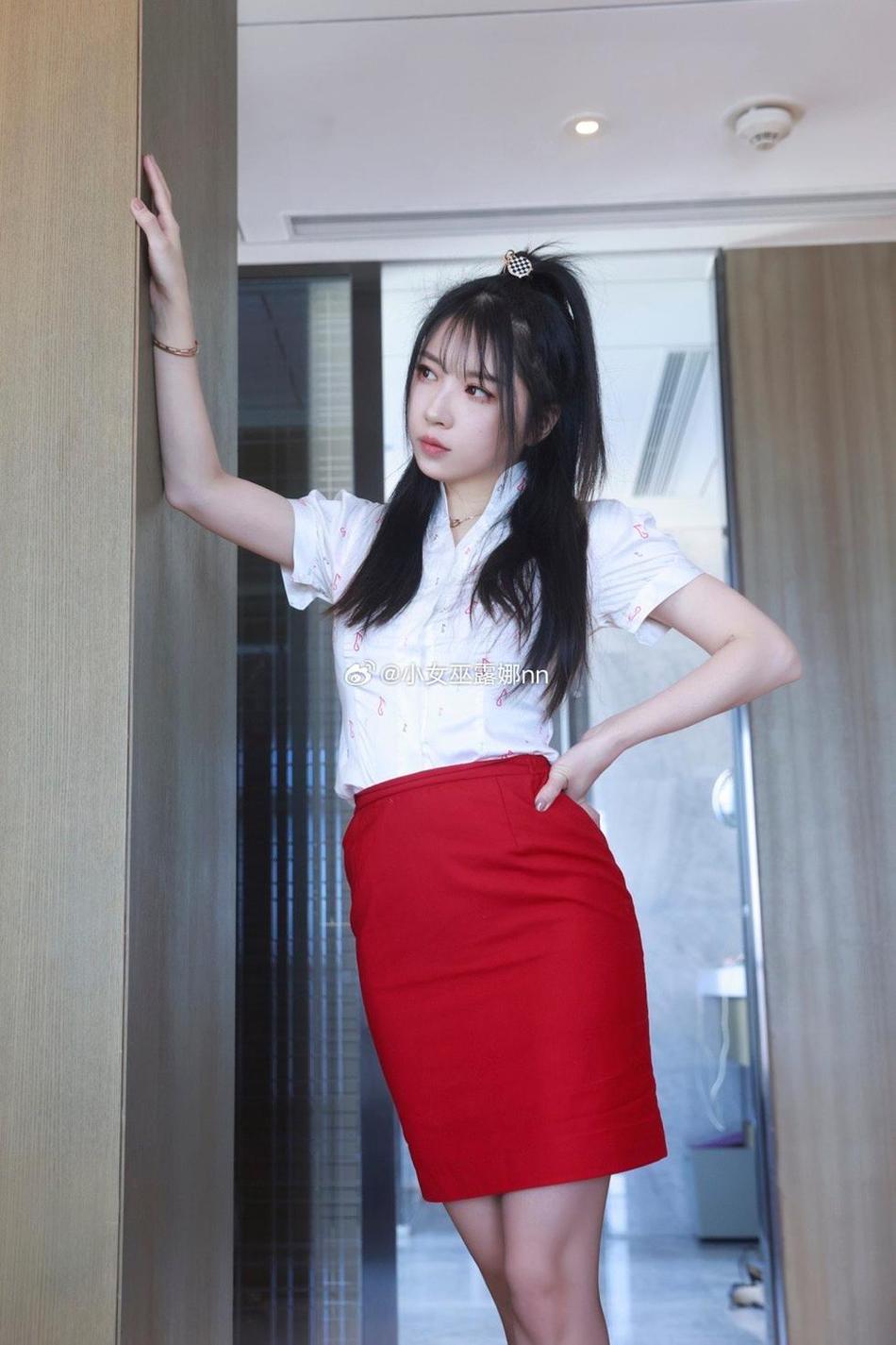 经典照片赏析：小女巫露娜用脚的魔法。(经典照片是什么意思)