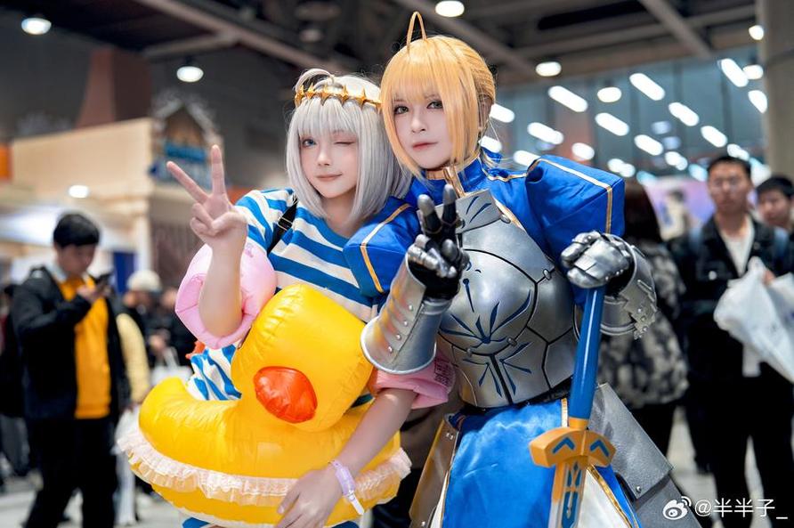 半半子竞泳照片展现出优美的水中舞蹈。(半半子最新图包)