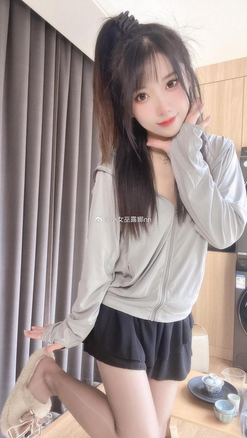 睡前必备美图！小女巫露娜高跟鞋助眠照片欣赏。(睡前图片发朋友圈)
