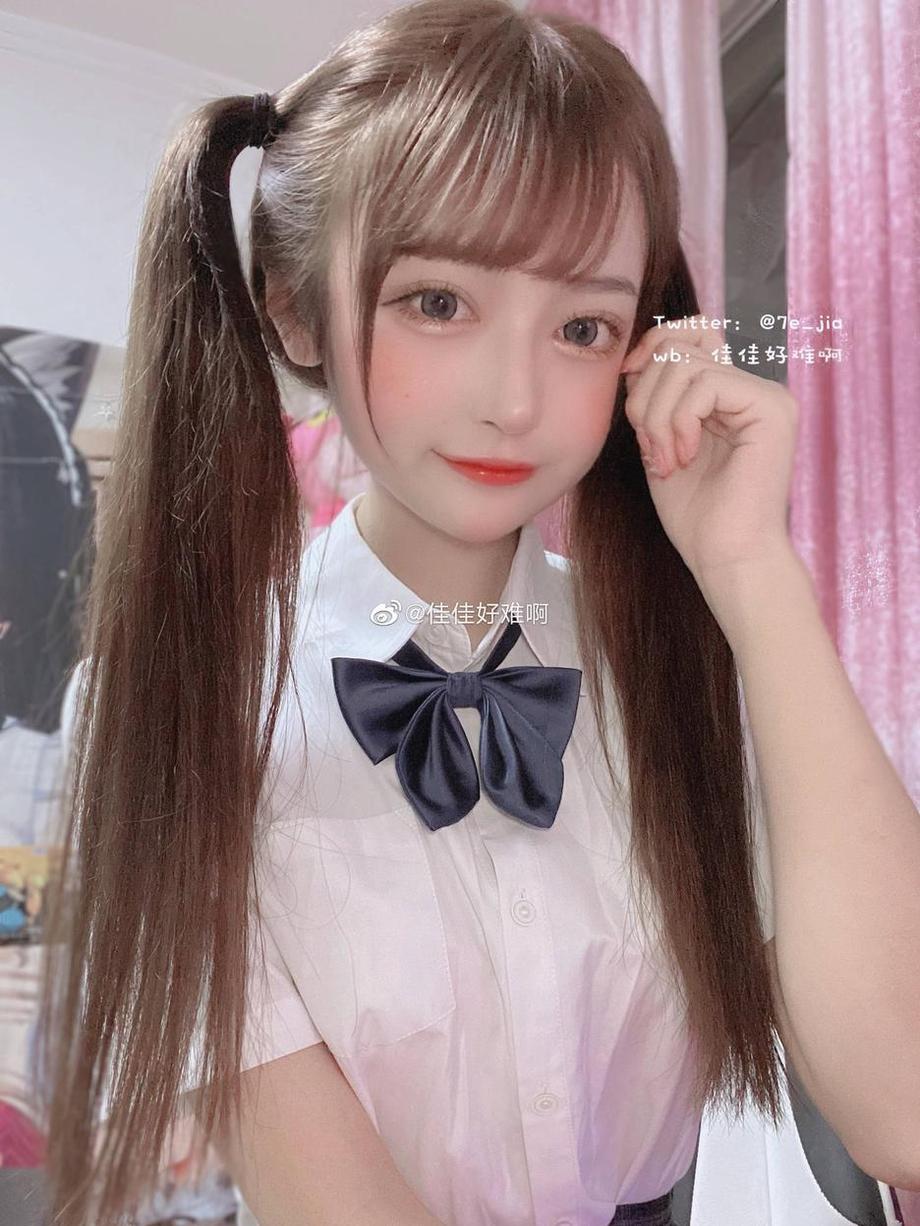 佳佳好难啊小熊，我们来一组超棒的cos作品(佳佳好难啊日常)