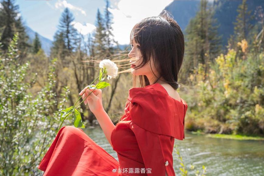 香草喵露露的摄影技巧，大象小粉盒向你揭秘。(香草喵露露 图包)