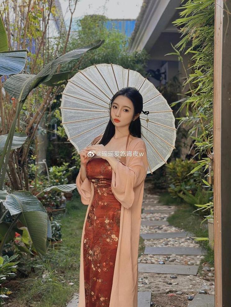 探秘鬼畜瑶在不在w红色束缚带的神秘世界，徜徉在唯美之境(鬼畜瑶在不在w95式)