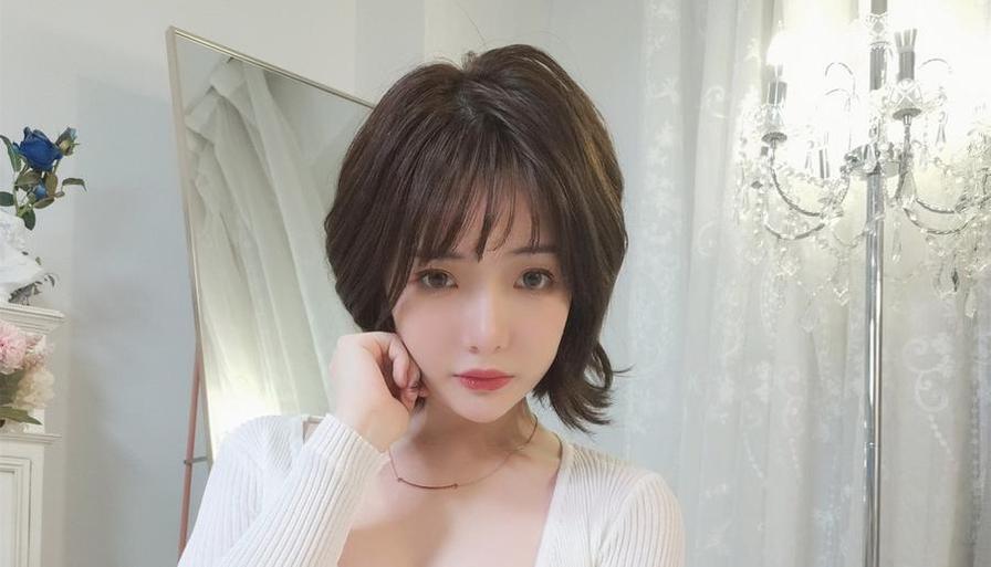 雯妹不讲理的图片分享，带你进入她的二次元世界(雯妹不讲道理原名)