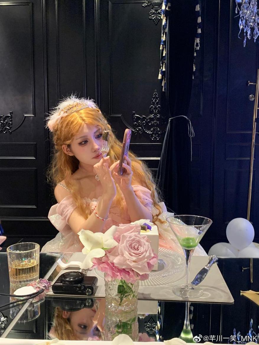 万张图片，芊川一笑微博图片海量佳作燃爆全网(一万张图片多少gb)