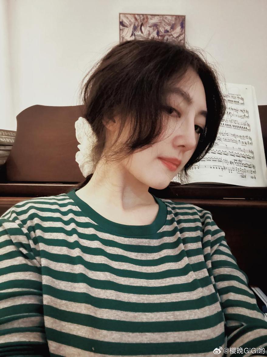 《樱晚gigi钢琴课百度网盘》图片盛宴，让音符在照片间飞舞。(樱晚gigiins照片)