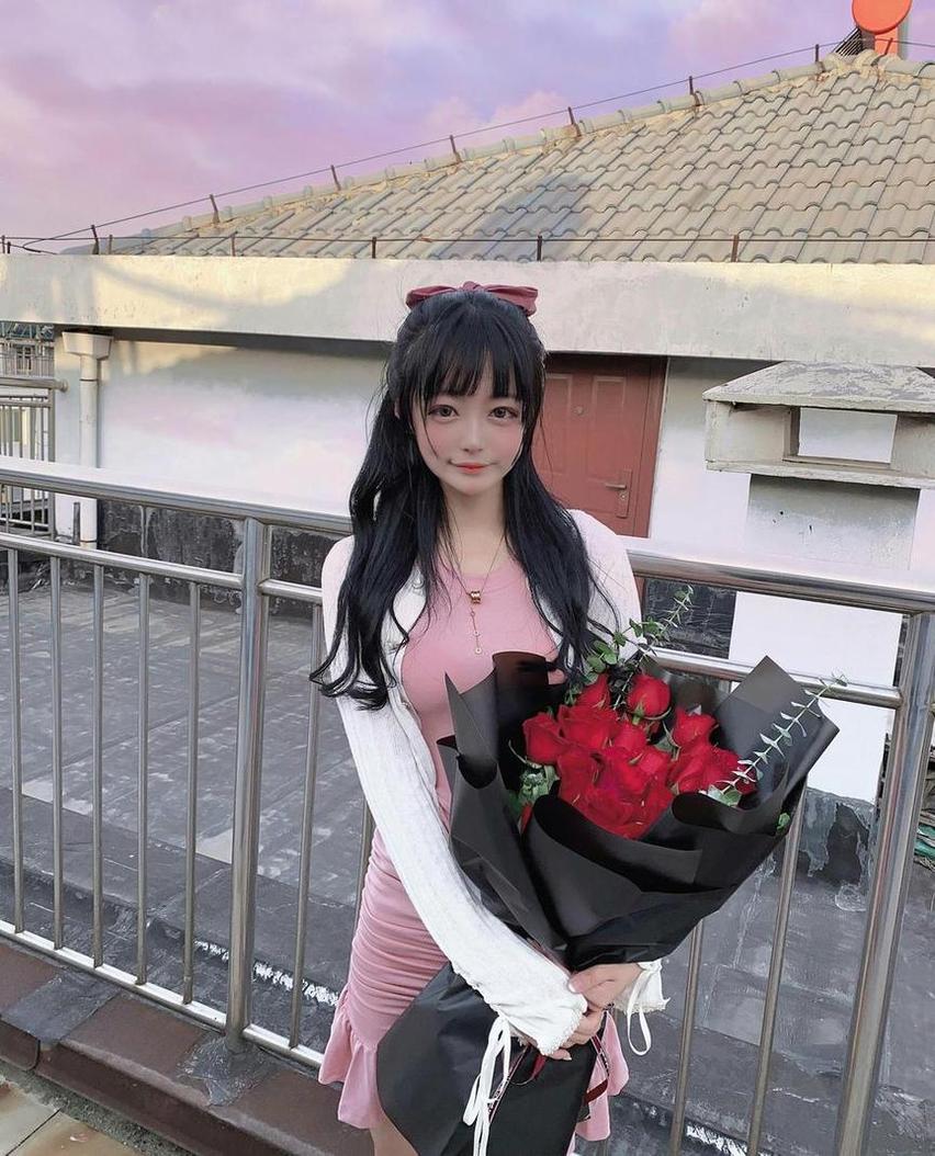 佳佳好难呀，你的图片集是我必备的美图了(佳佳好难啊是谁)