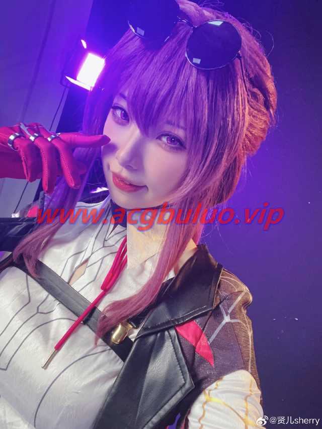 [崩坏：星穹铁道]贤儿sherry cos卡芙卡，魔法女王炫酷cosplay大放光彩(崩坏星穹铁道角色)